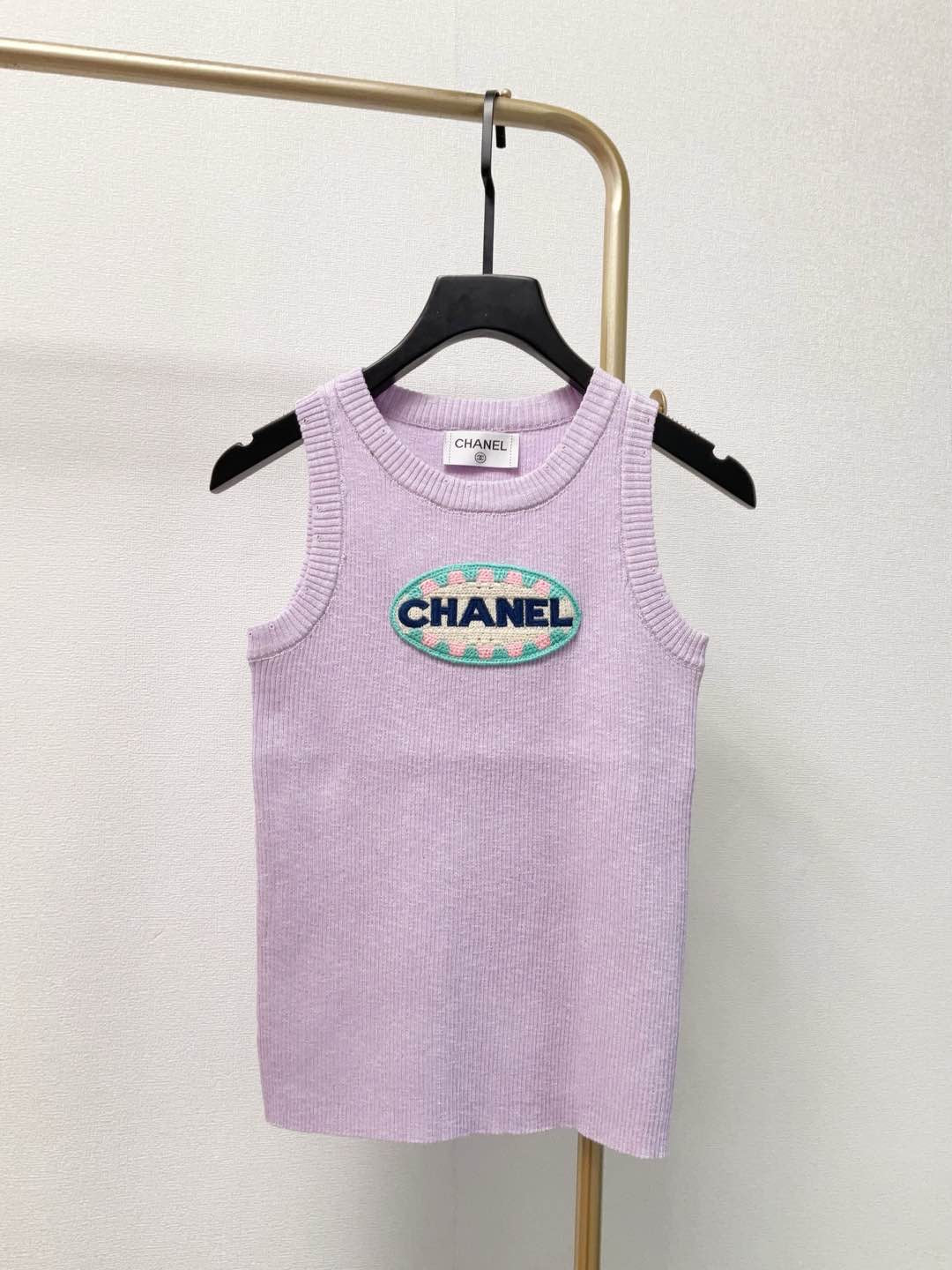 cha 26 Vest with 3D logo patch on chest