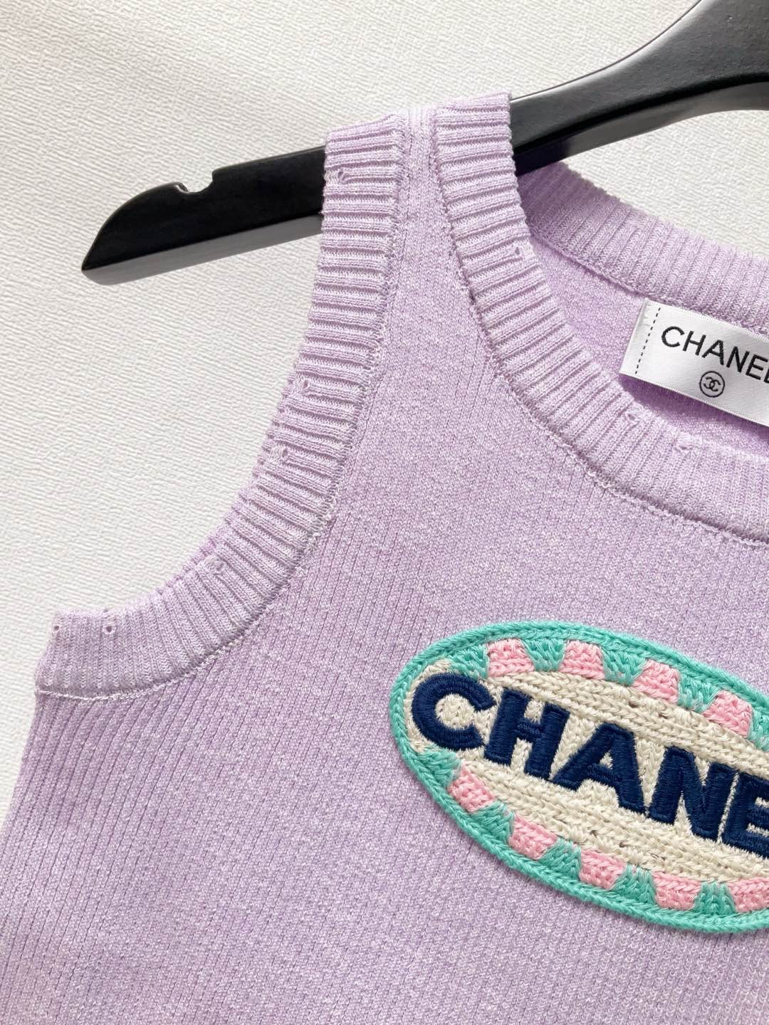 cha 26 Vest with 3D logo patch on chest