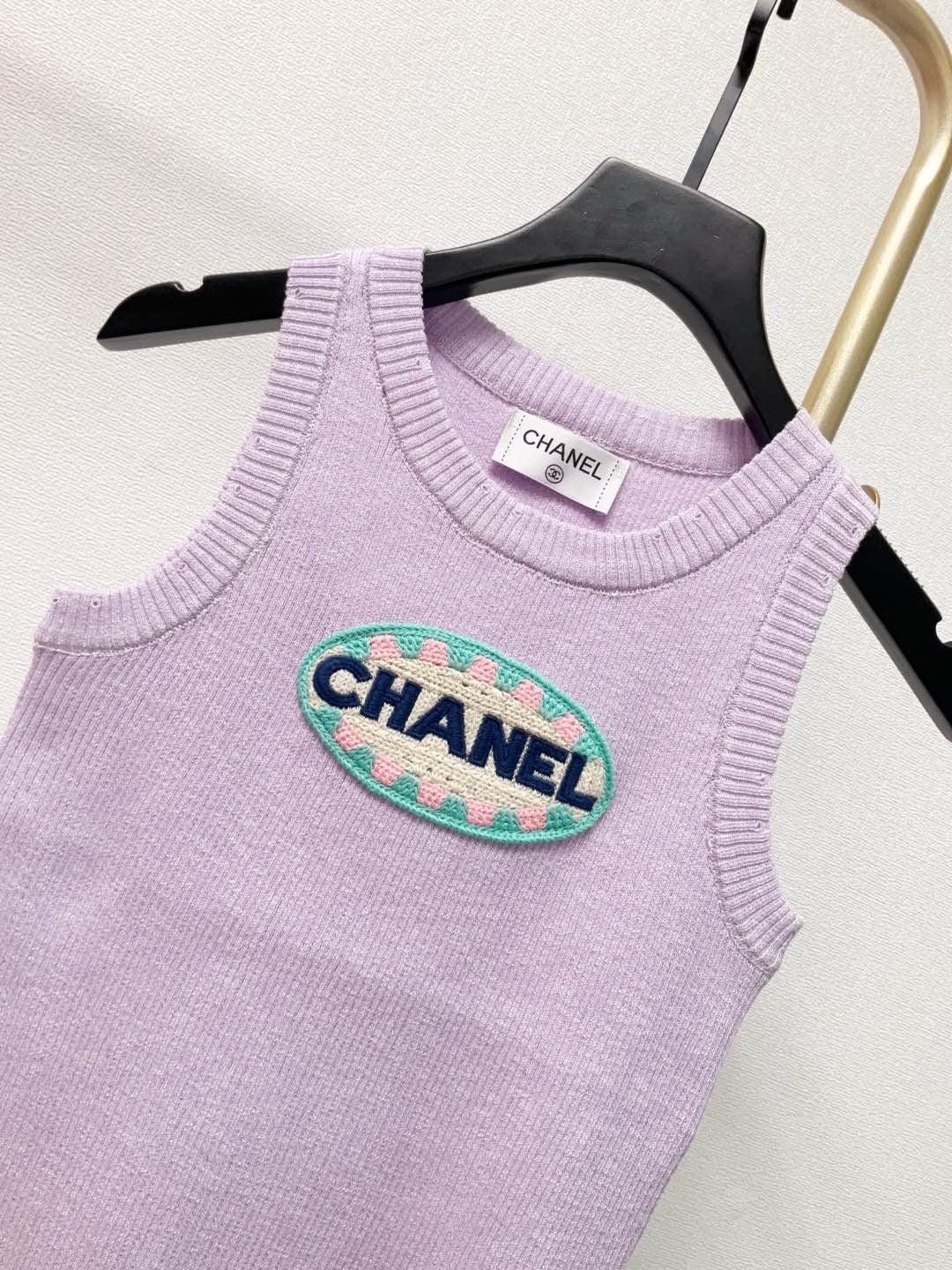 cha 26 Vest with 3D logo patch on chest