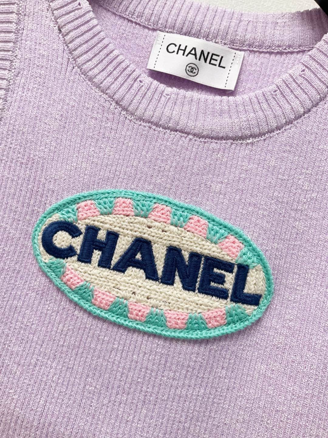 cha 26 Vest with 3D logo patch on chest