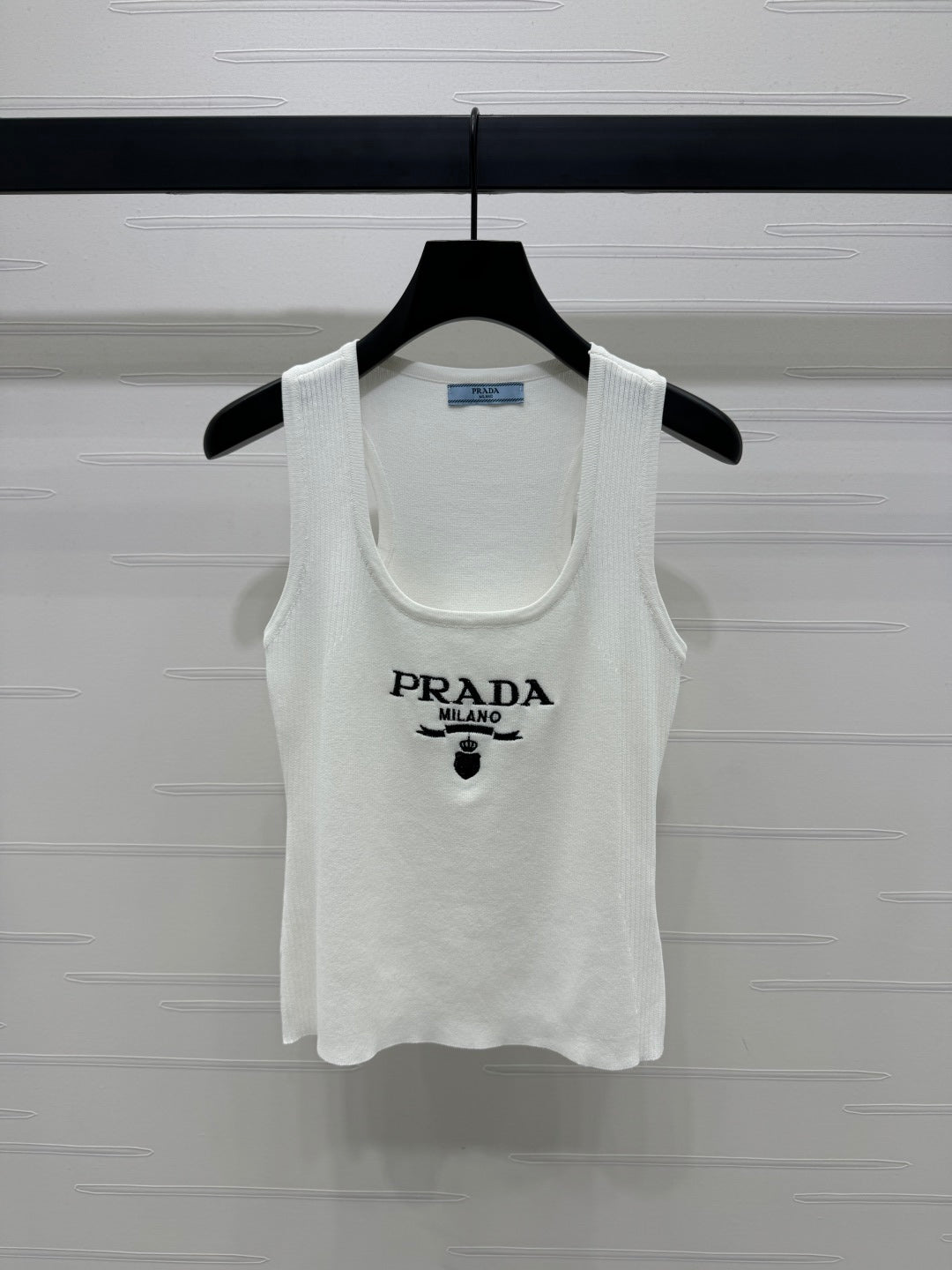 PR U-neck embroidered knitted vest
