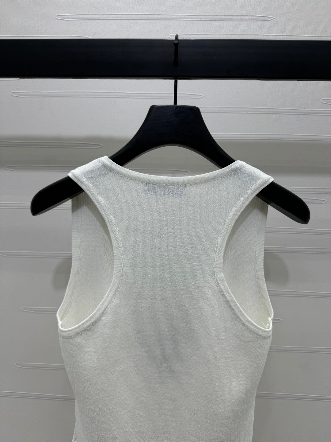 PR U-neck embroidered knitted vest