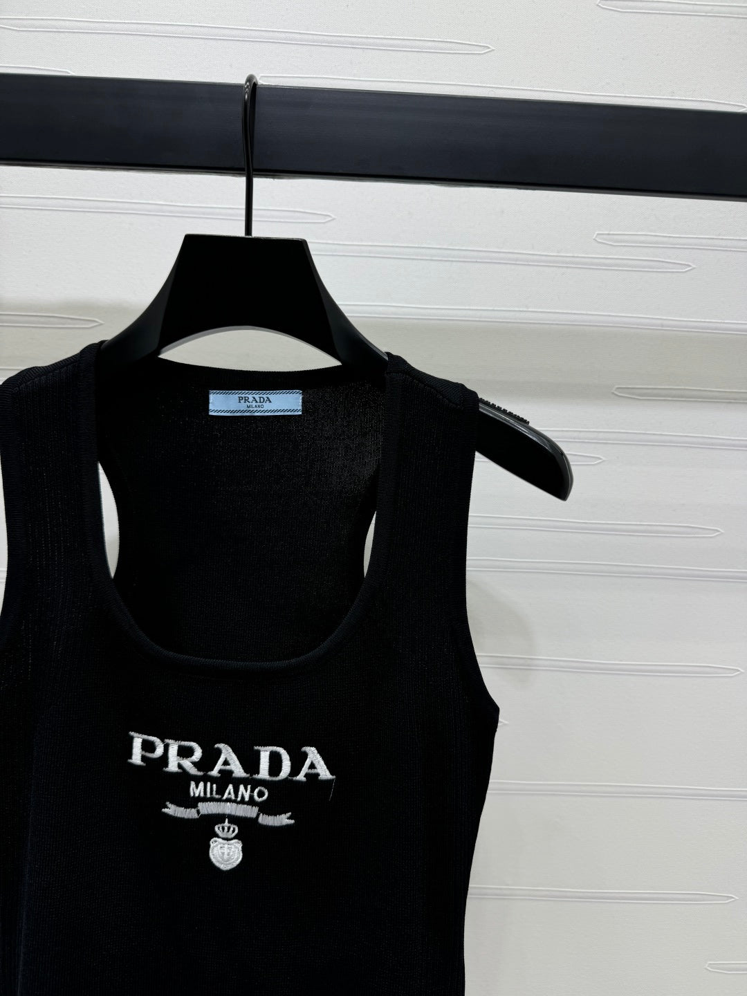 PR U-neck embroidered knitted vest