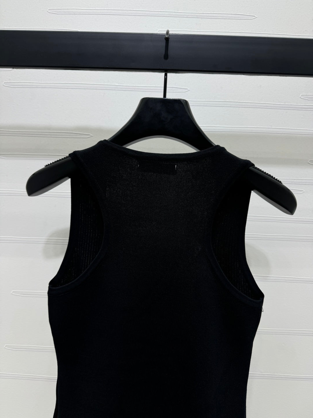 PR U-neck embroidered knitted vest