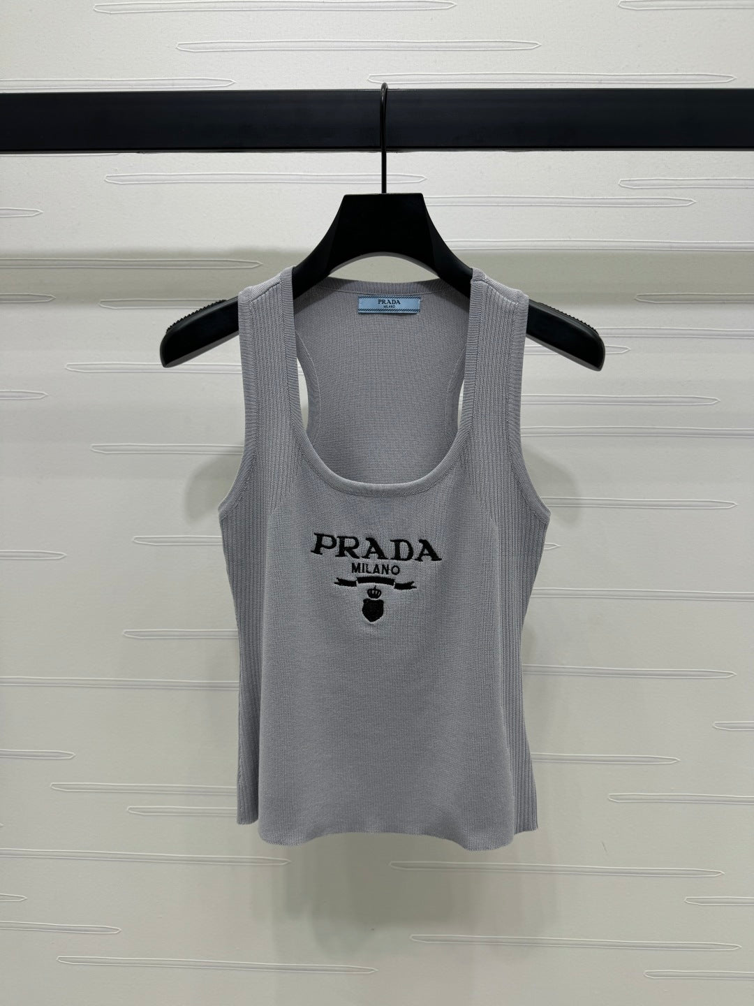 PR U-neck embroidered knitted vest