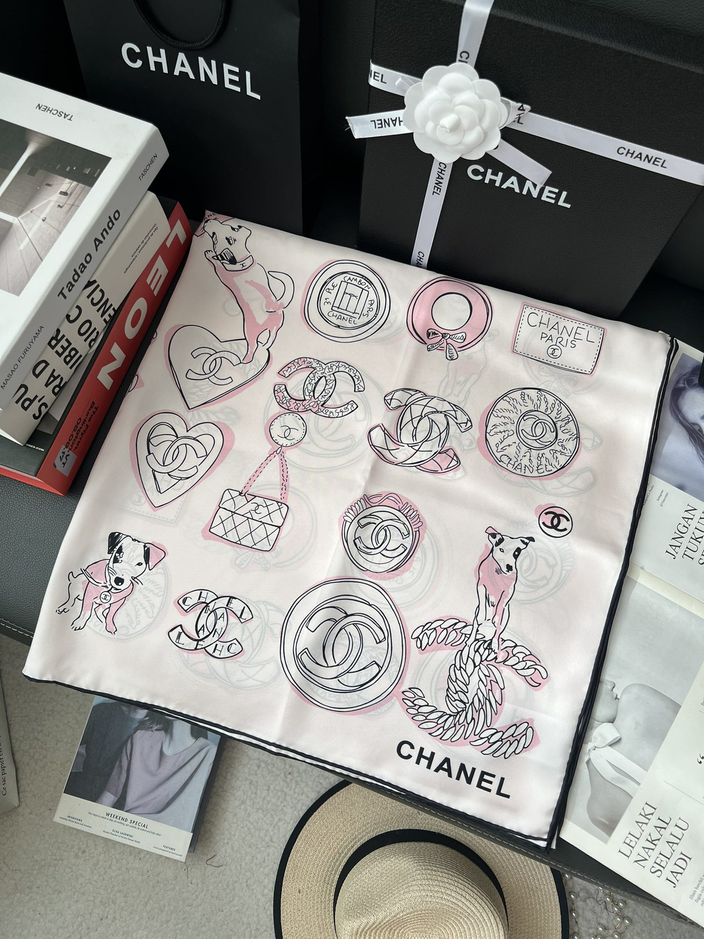 CHANE Puppy Love Logo 90CM Top Twill Silk Square Scarf