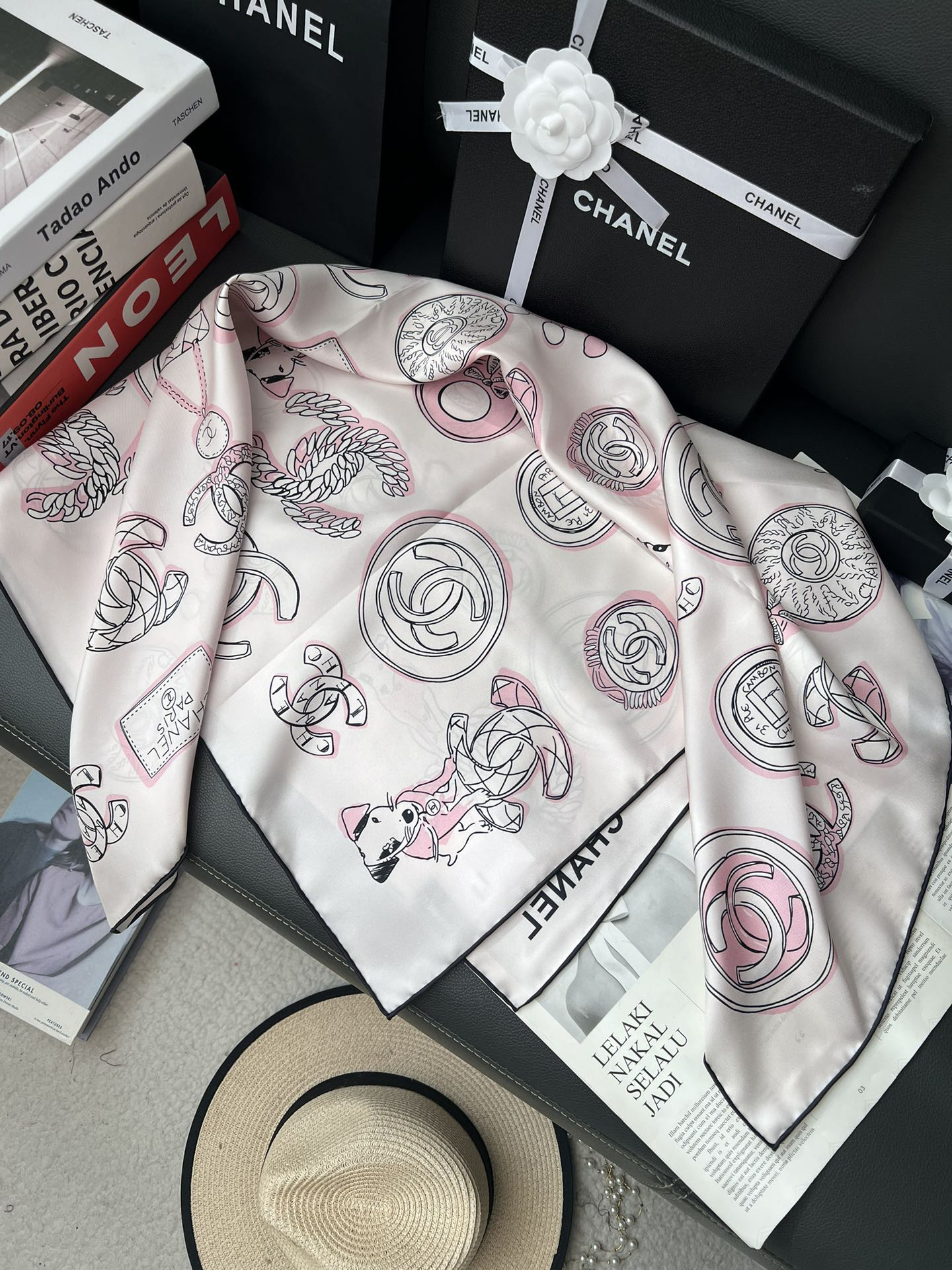 CHANE Puppy Love Logo 90CM Top Twill Silk Square Scarf