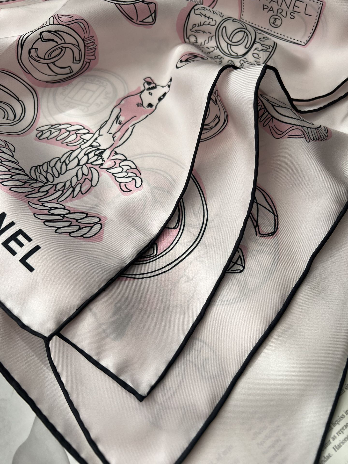CHANE Puppy Love Logo 90CM Top Twill Silk Square Scarf