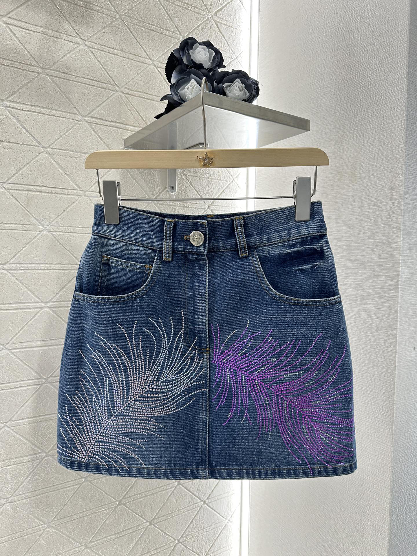 CHANE25SS feathered rhinestone denim half skirt