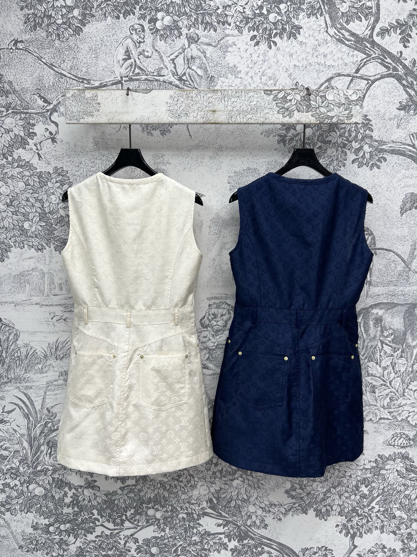 LU25SS Dark Printed Old Flower Sleeveless Dress