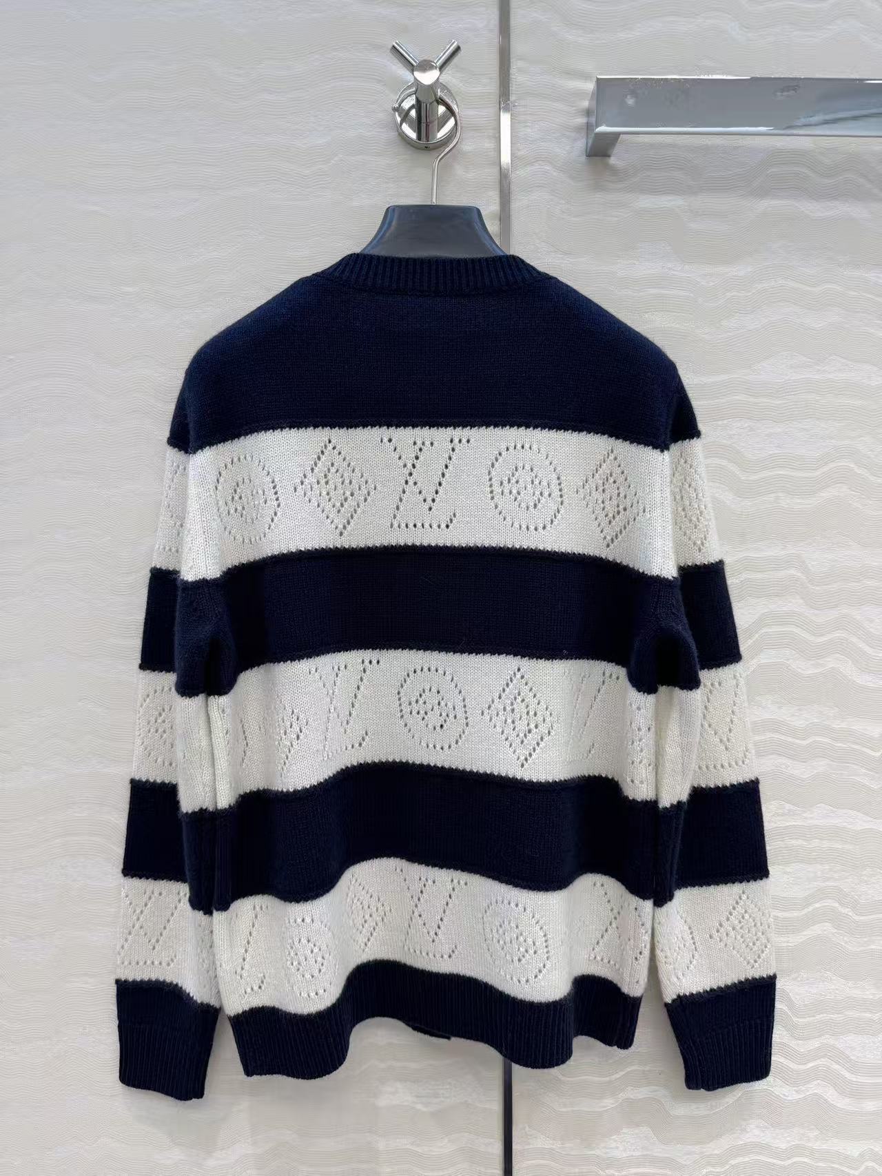 LO 26 Round Neck Hollow Logo Striped Knit Jacket