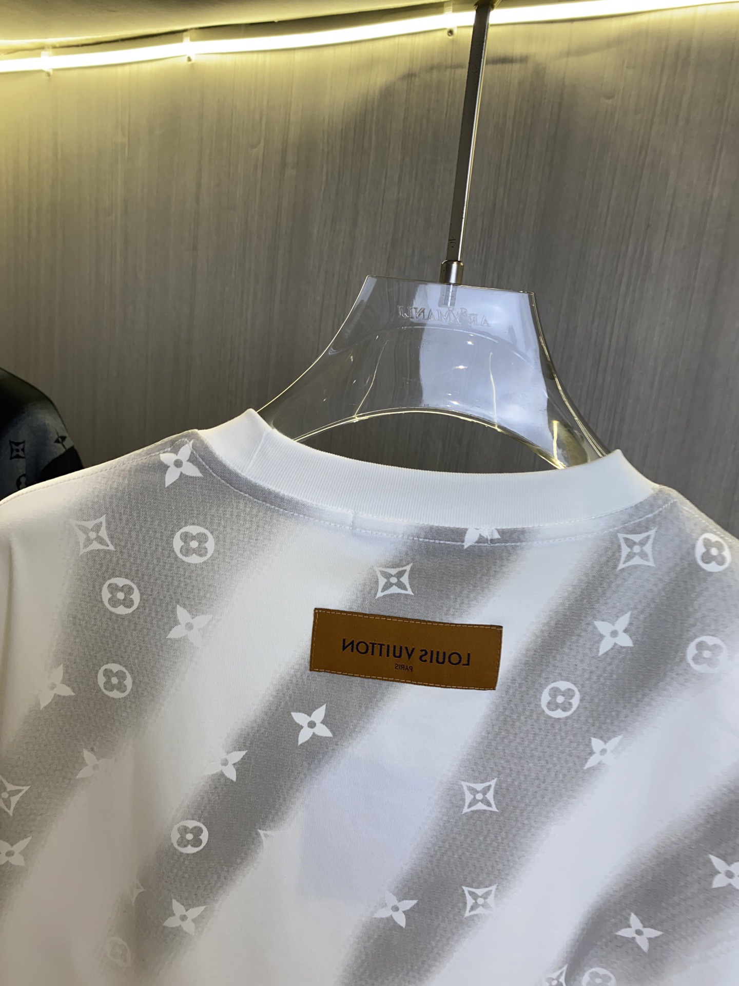 1V short-sleeved shirt