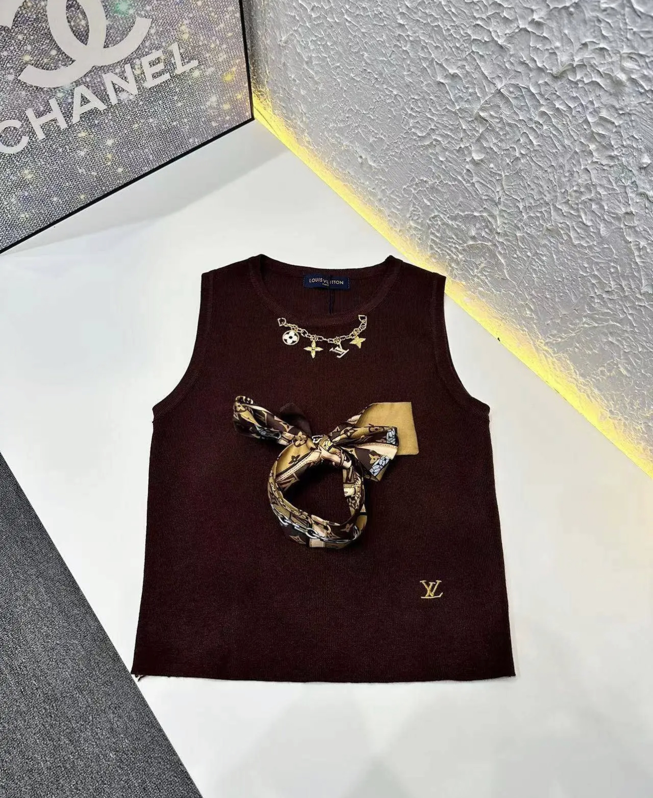 1V Silk scarf knitted vest