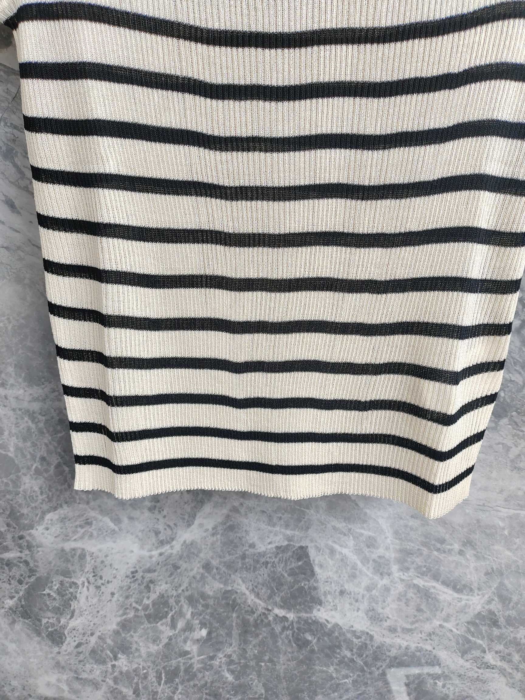 DIA 2025SS Classic Knitted T with Striped Alphabet