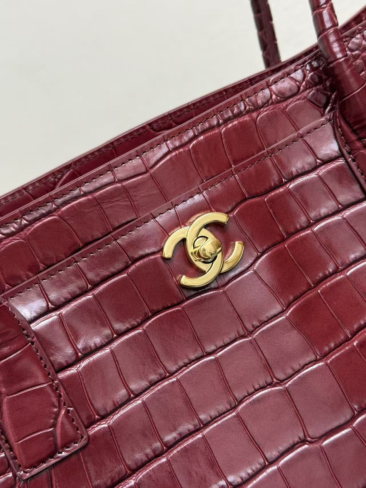 CC26SS Black Croc Embossed Tote
