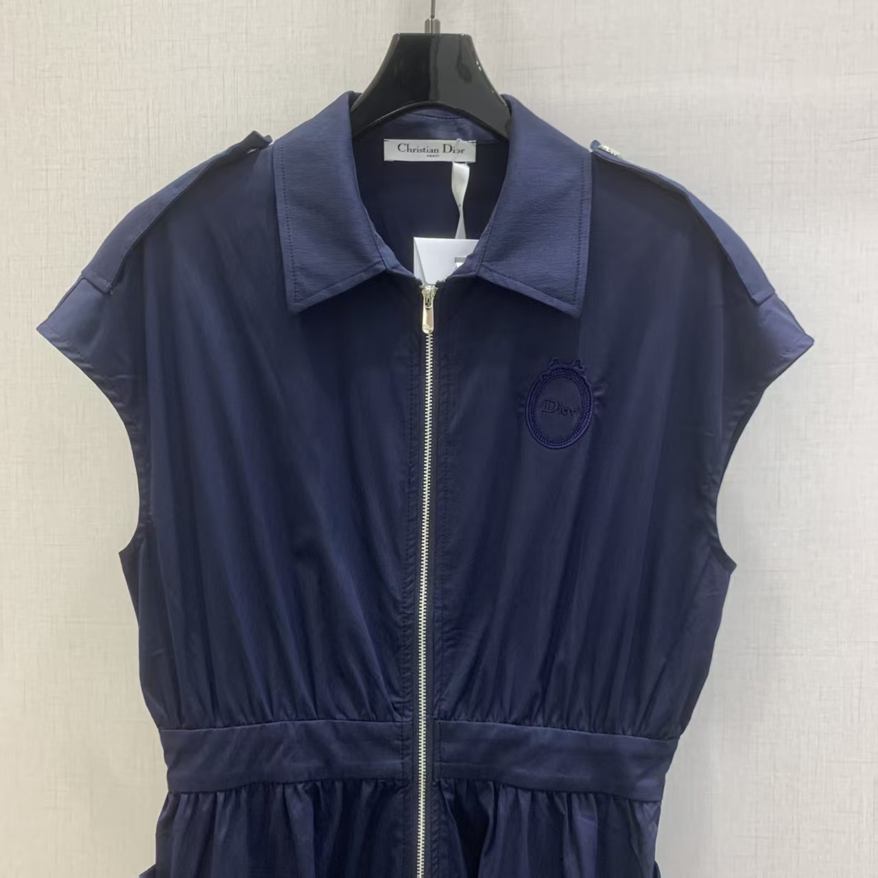 Di 2026 Spring/Summer New Arrival: Badge Embroidery Zipper Dress