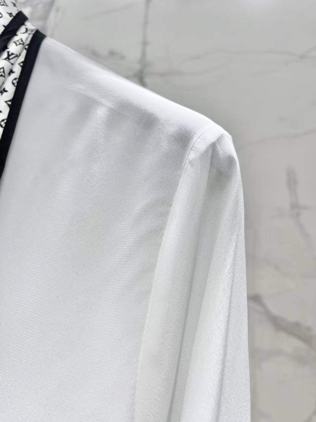 LO 26 Contrast Print Collar Tie Satin Long Sleeve Shirt