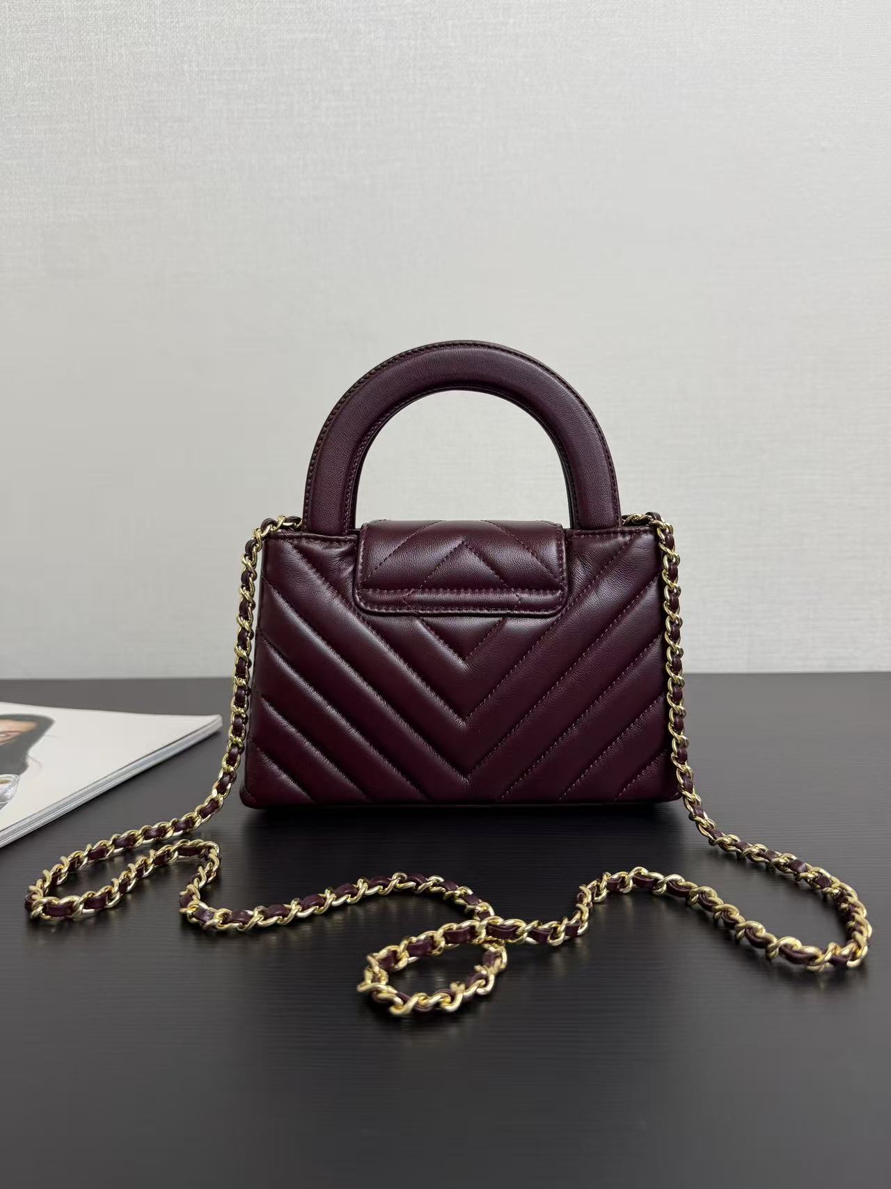 CC26SS Black Gold Kelly Bag