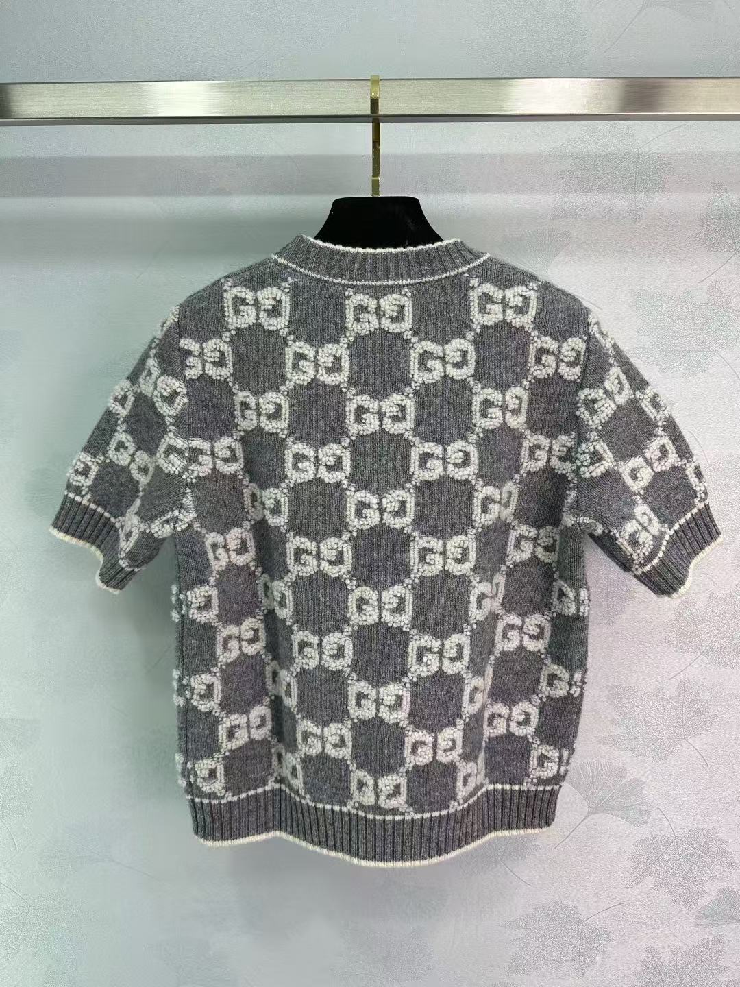 GU 26 Crew neck knit