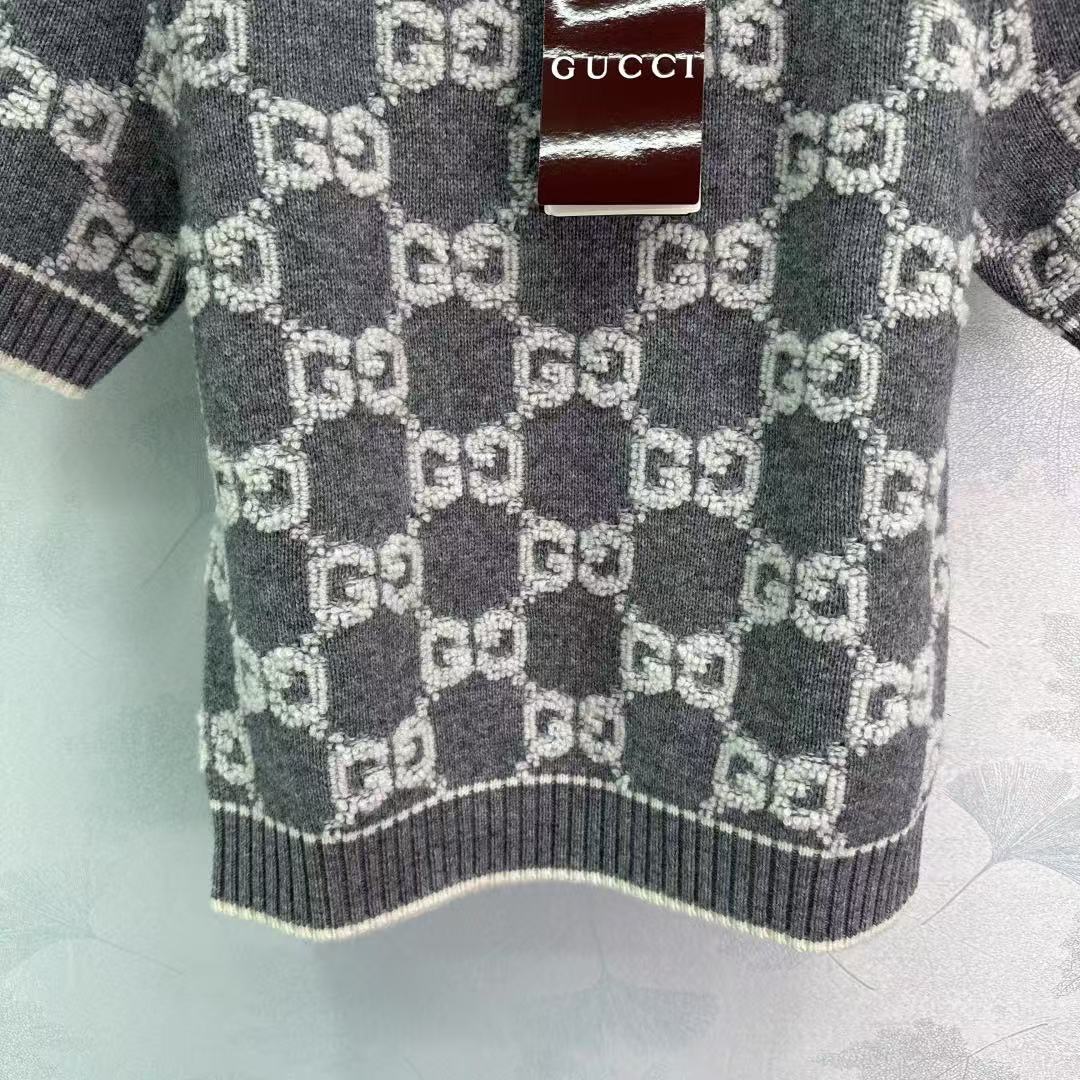GU 26 Crew neck knit