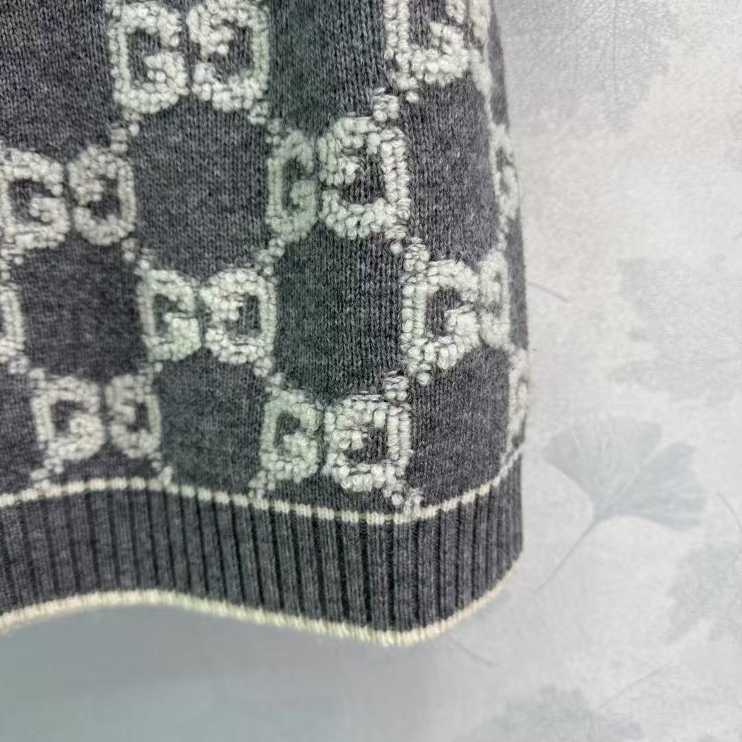 GU 26 Crew neck knit