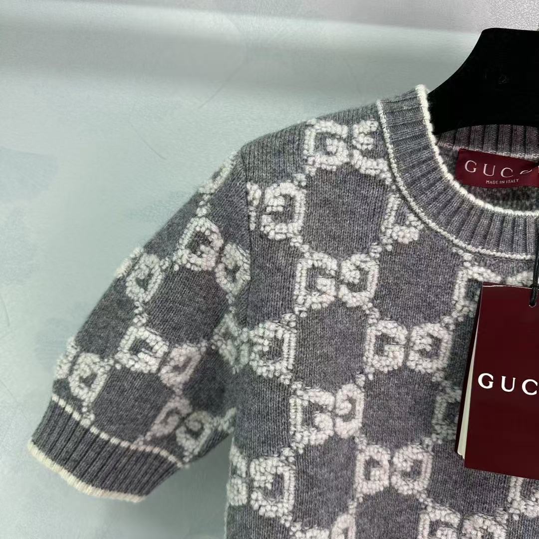 GU 26 Crew neck knit