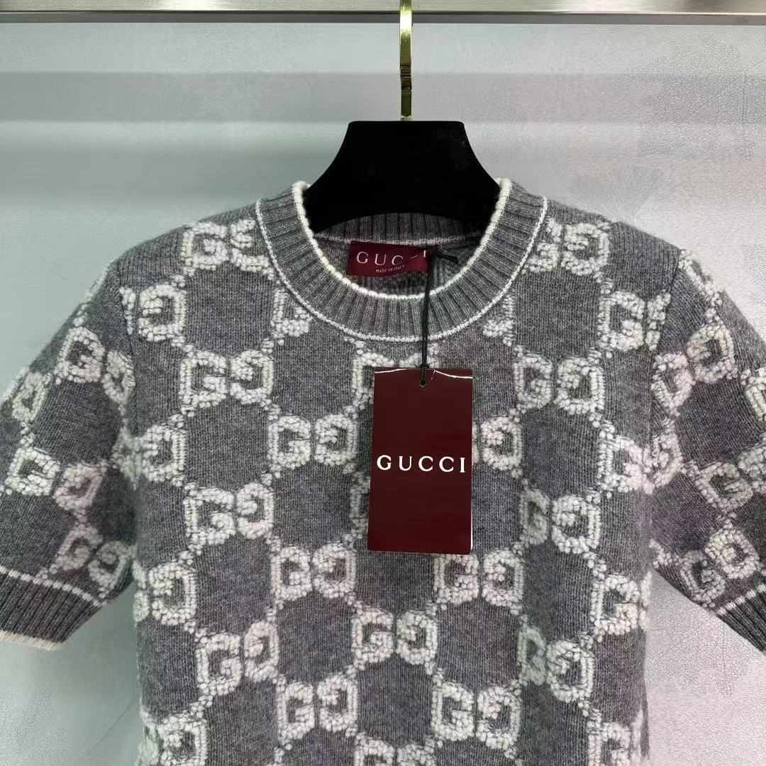 GU 26 Crew neck knit