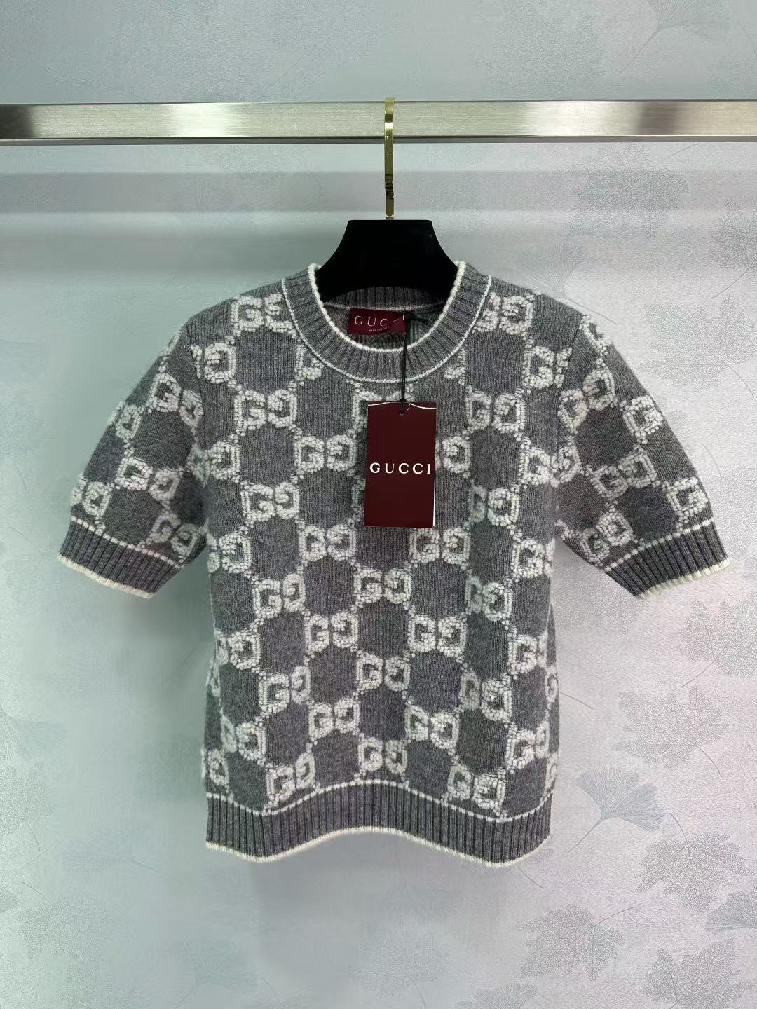 GU 26 Crew neck knit