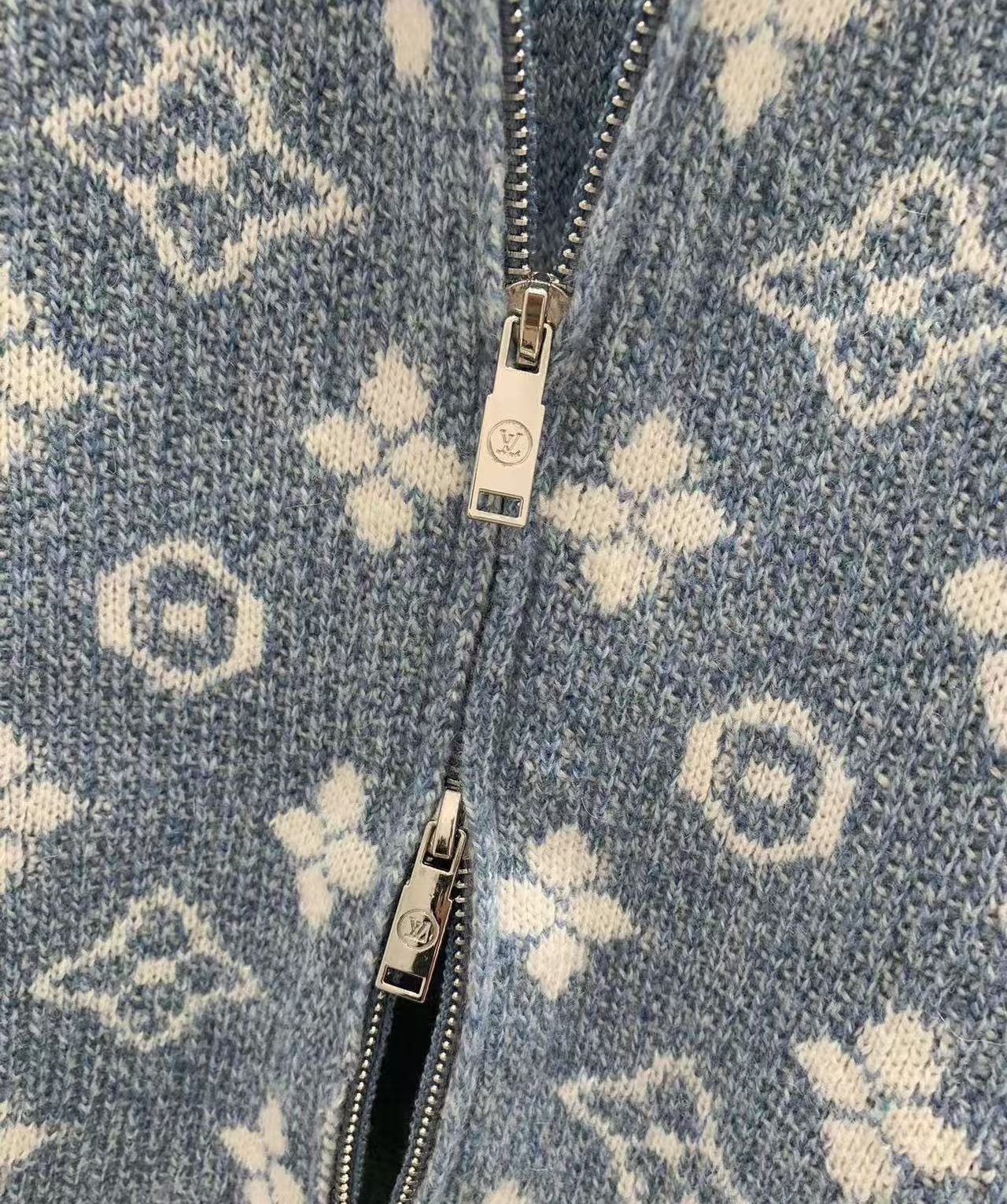 L 26 Knitted stand collar cardigan