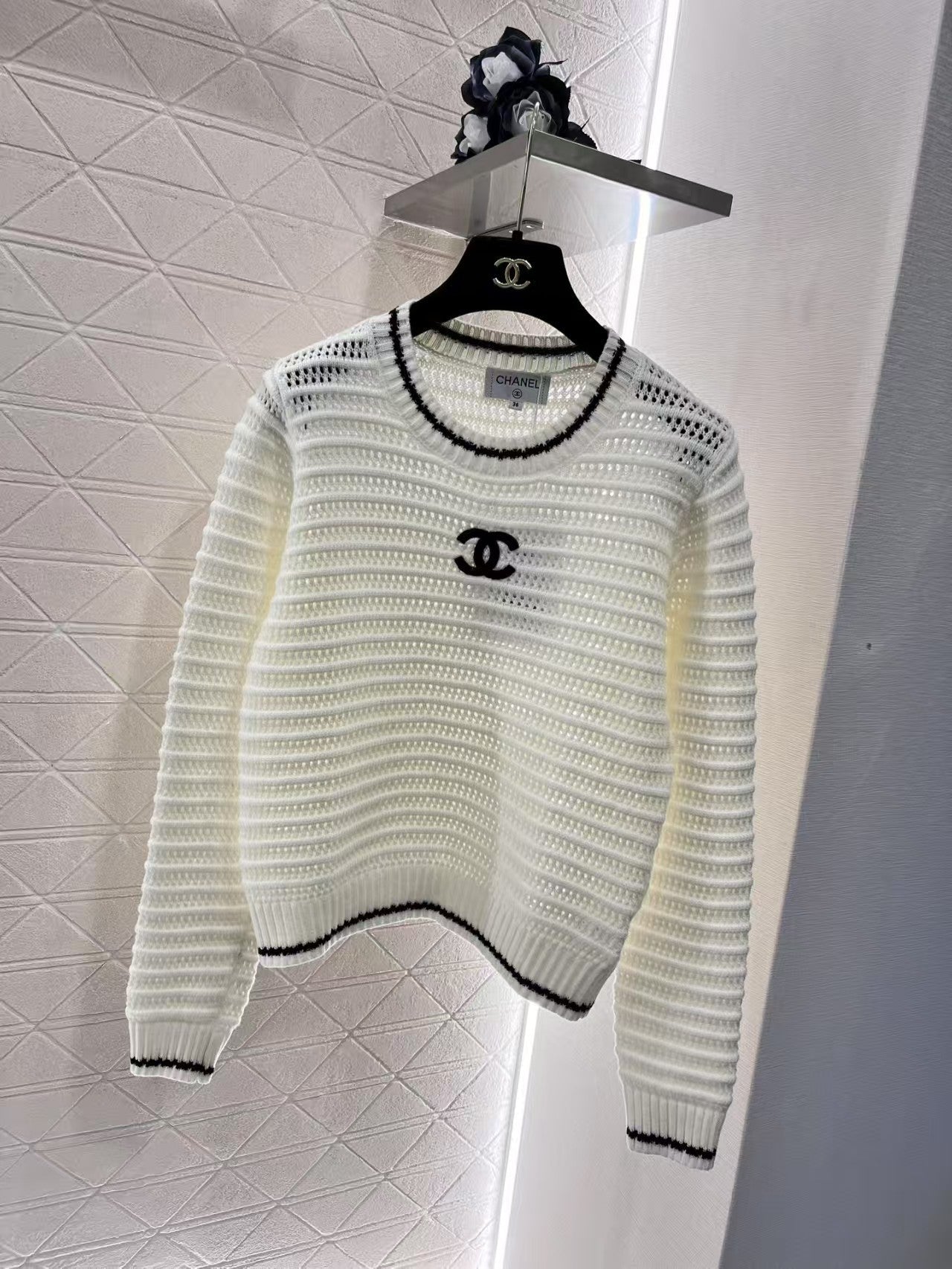 Round neck hollow crocheted long-sleeved sweater