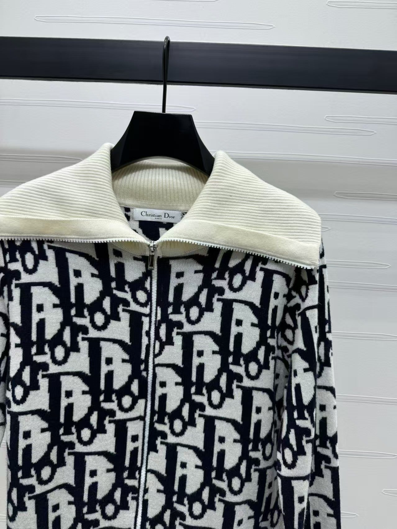 Di Contrast color stand collar knitted jacket