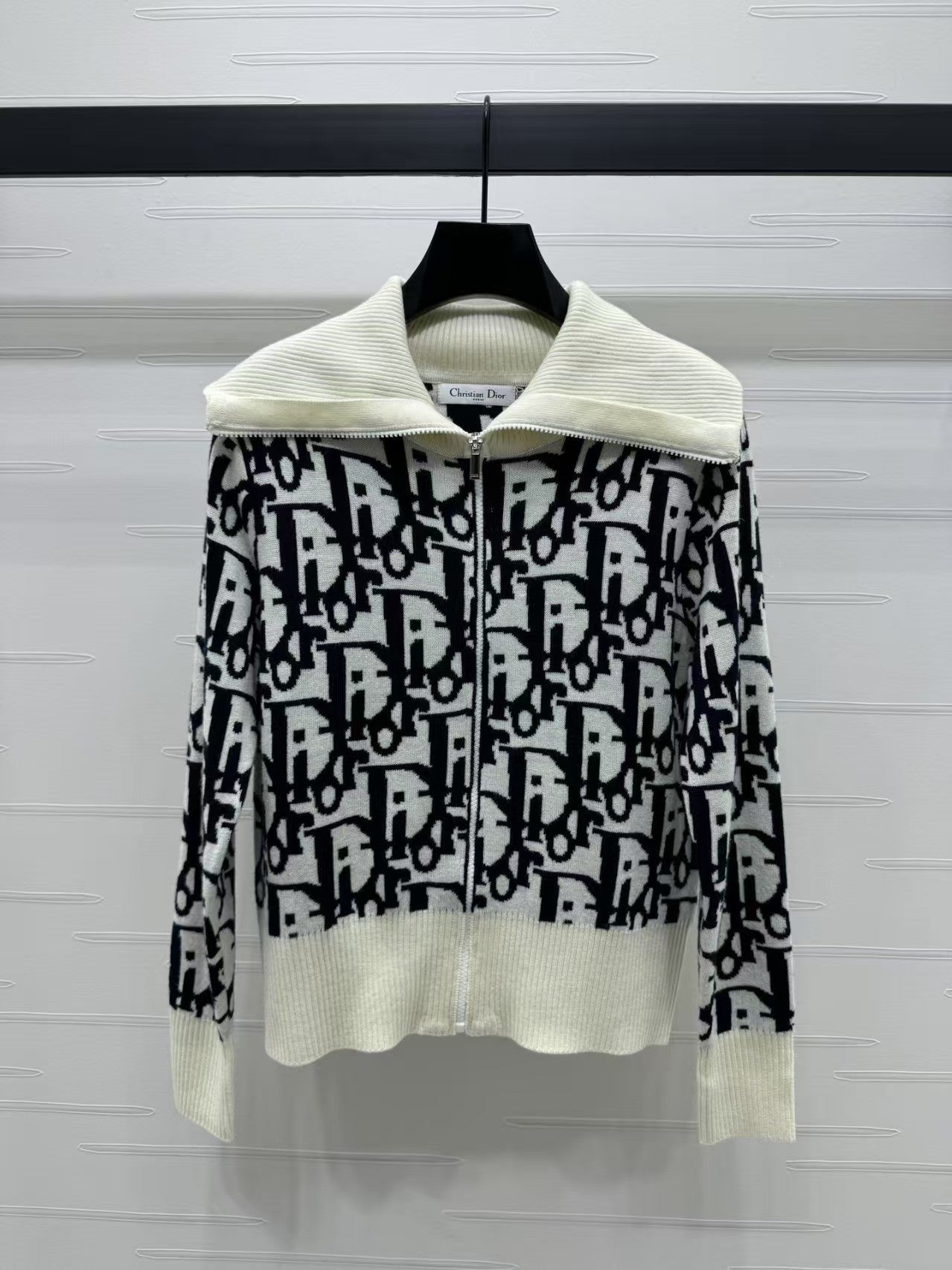 Di Contrast color stand collar knitted jacket