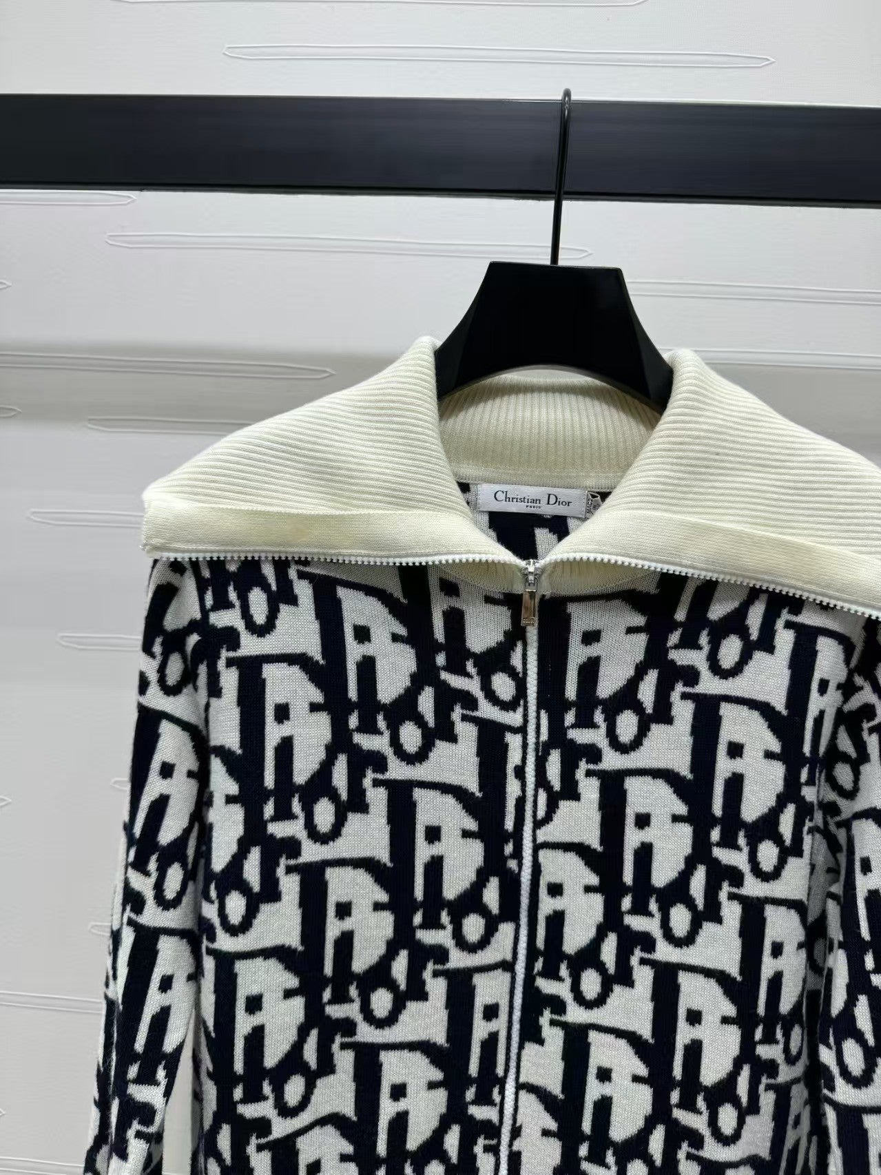 Di Contrast color stand collar knitted jacket