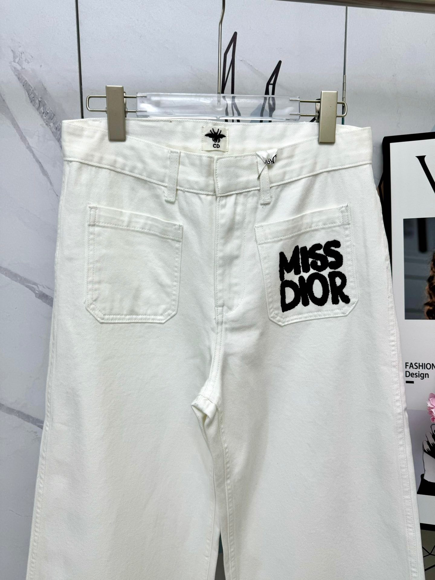 Di 26 Front double pocket printed letter jeans