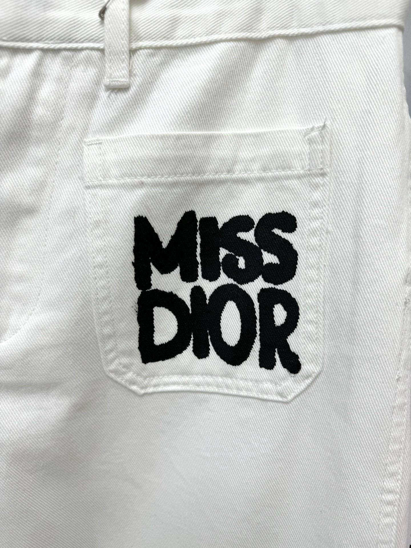 Di 26 Front double pocket printed letter jeans