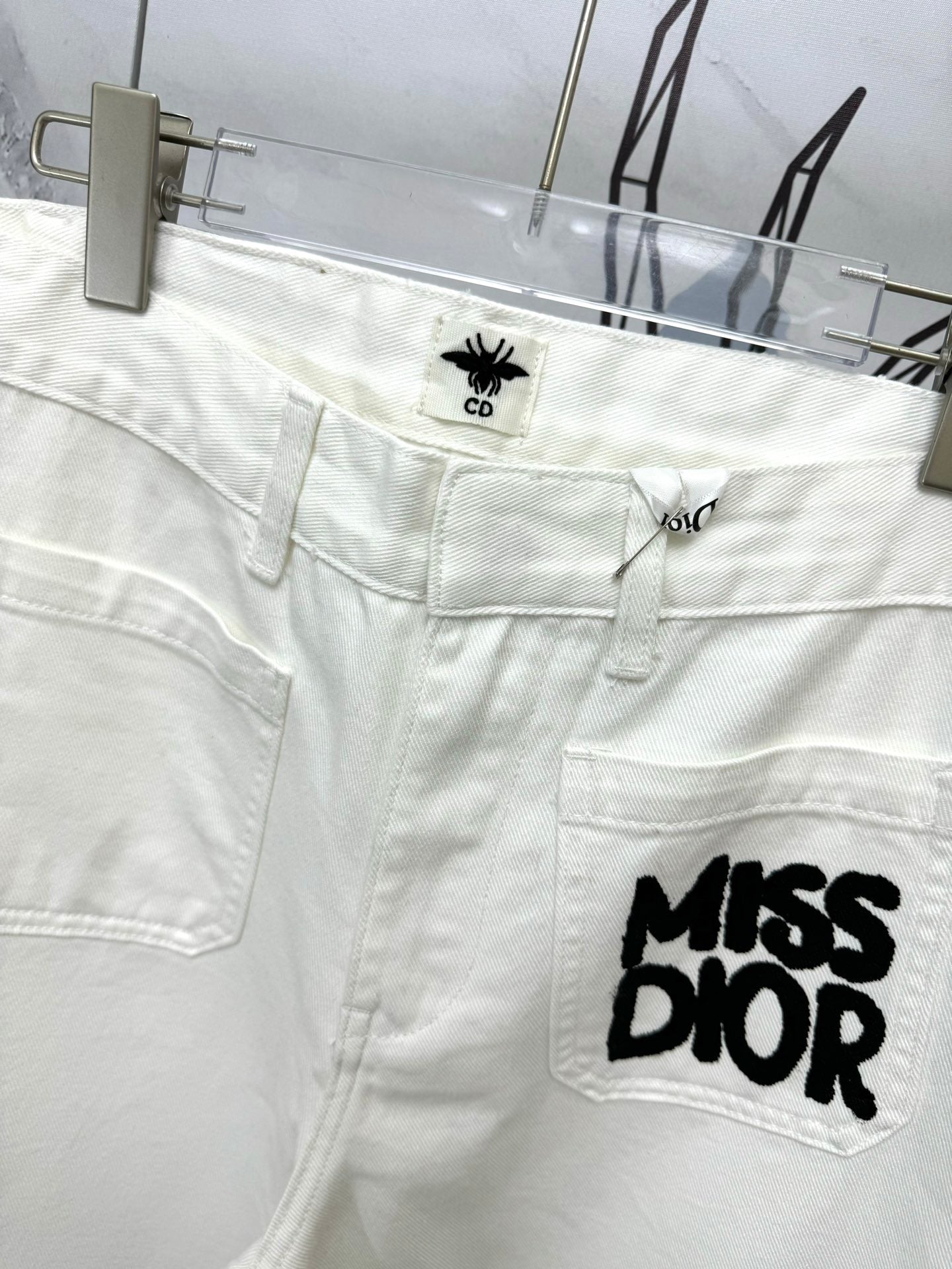 Di 26 Front double pocket printed letter jeans