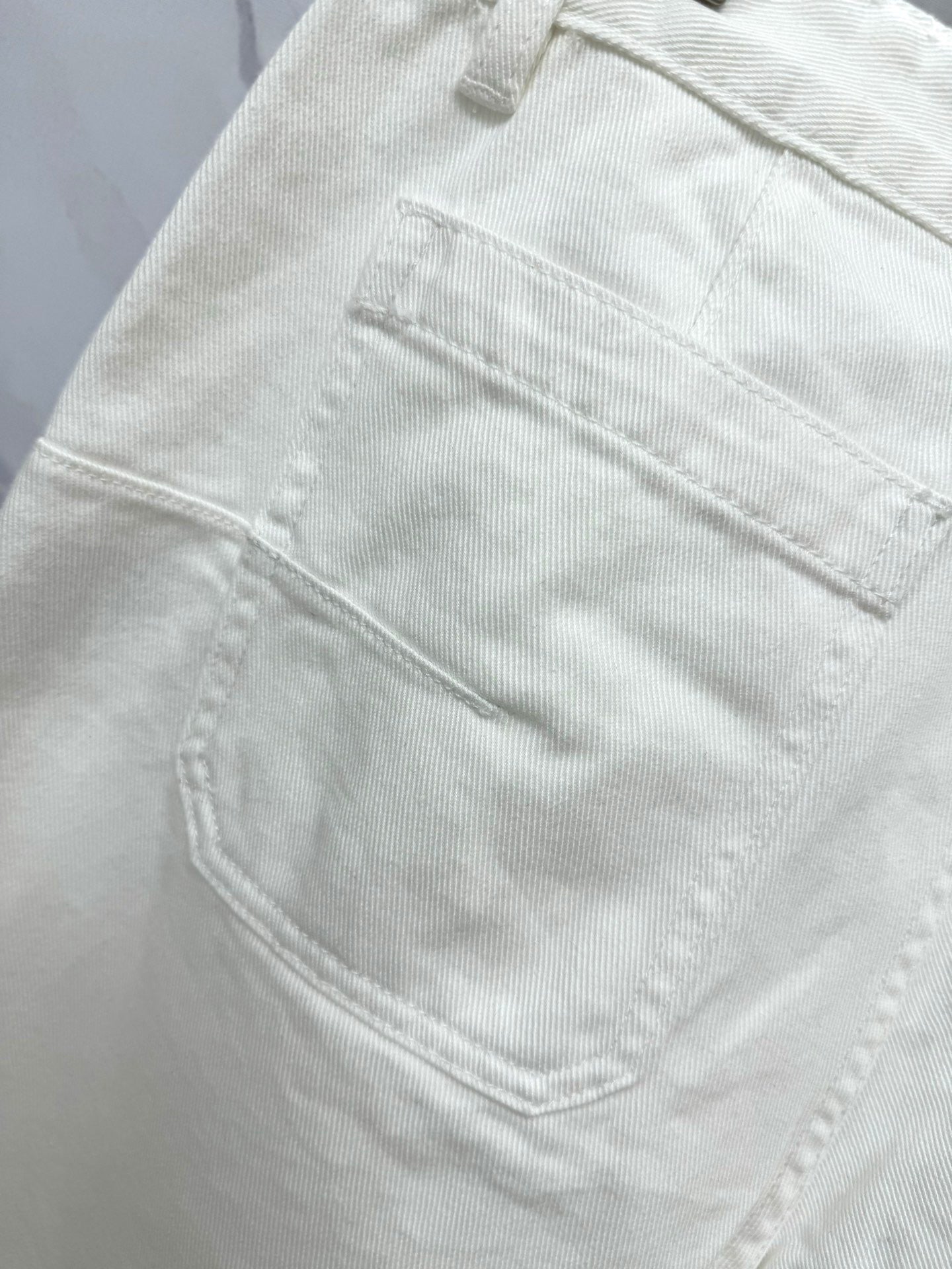 Di 26 Front double pocket printed letter jeans
