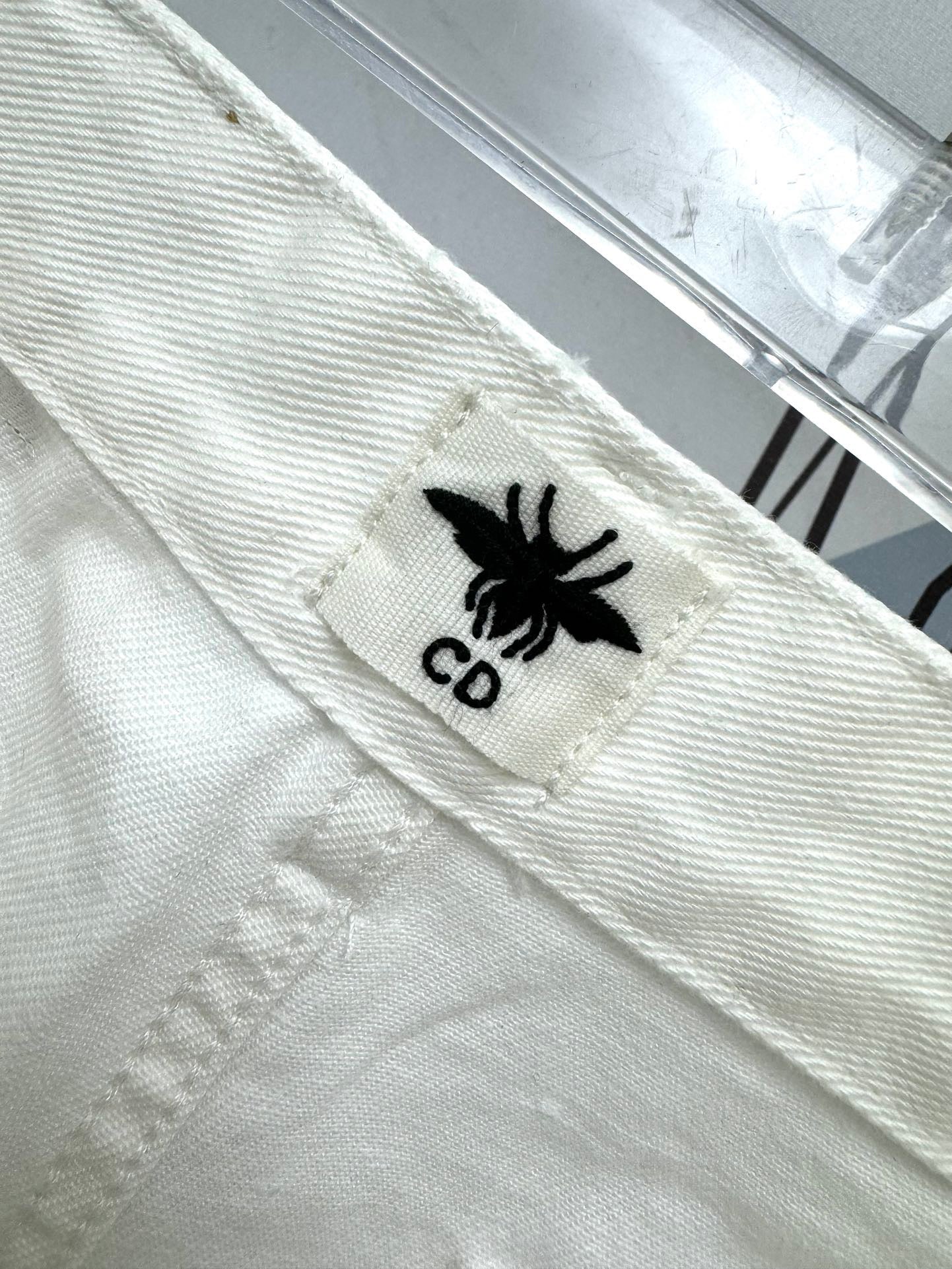 Di 26 Front double pocket printed letter jeans