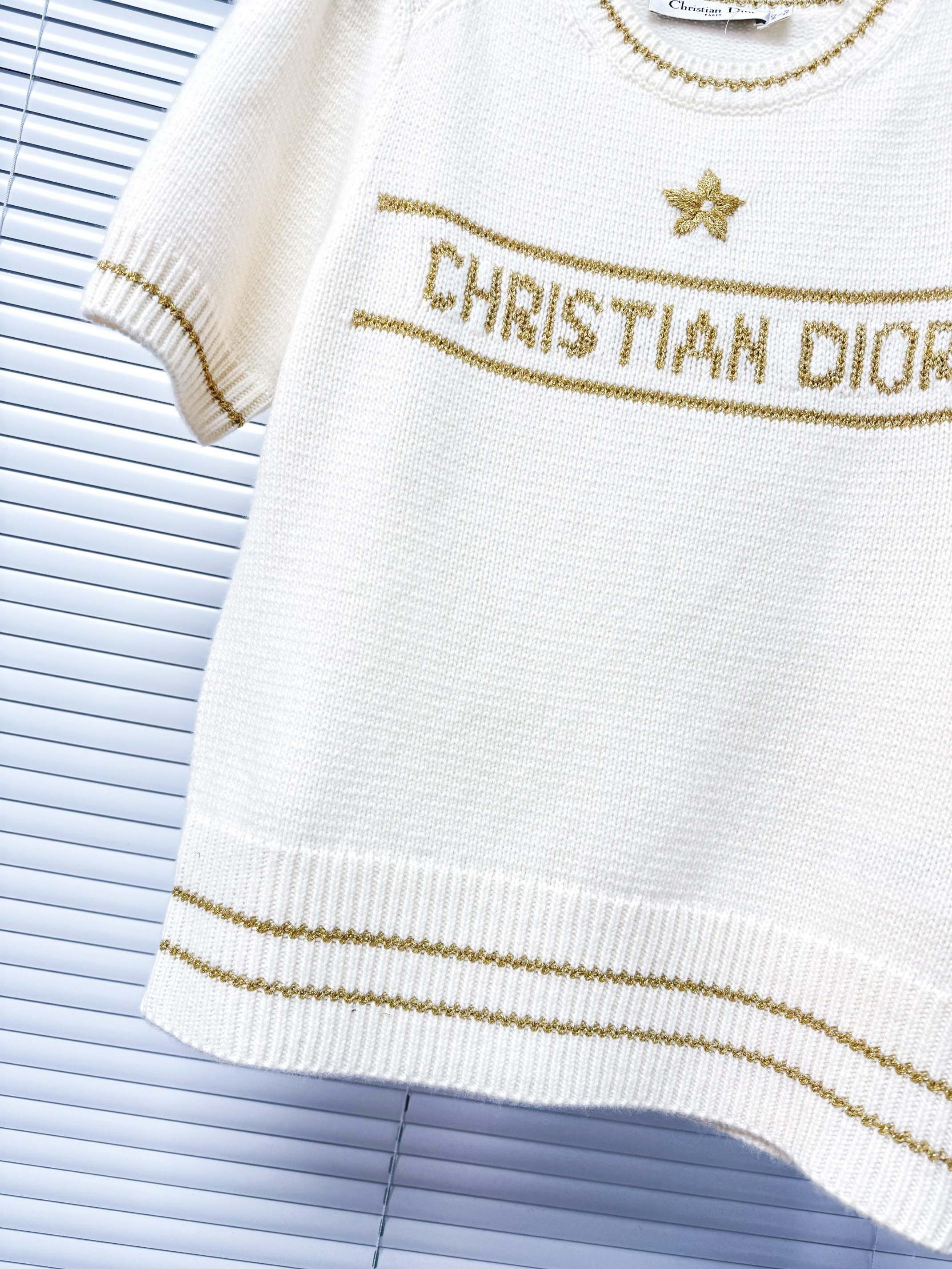Di 26 Five-pointed star knitted short sleeves