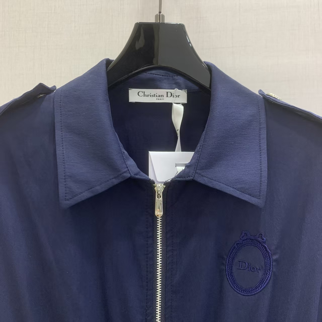 Di 2026 Spring/Summer New Arrival: Badge Embroidery Zipper Dress