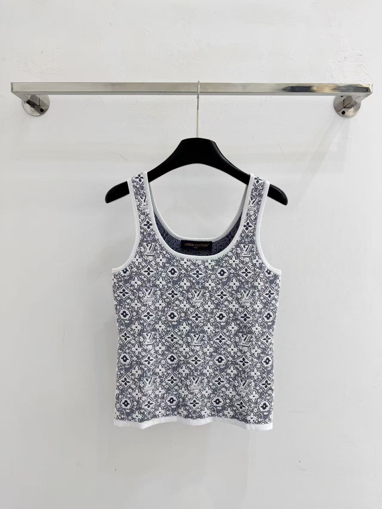 LO 26 Scoop Neck Full Motif Print Slim Fit Sleeveless Cami