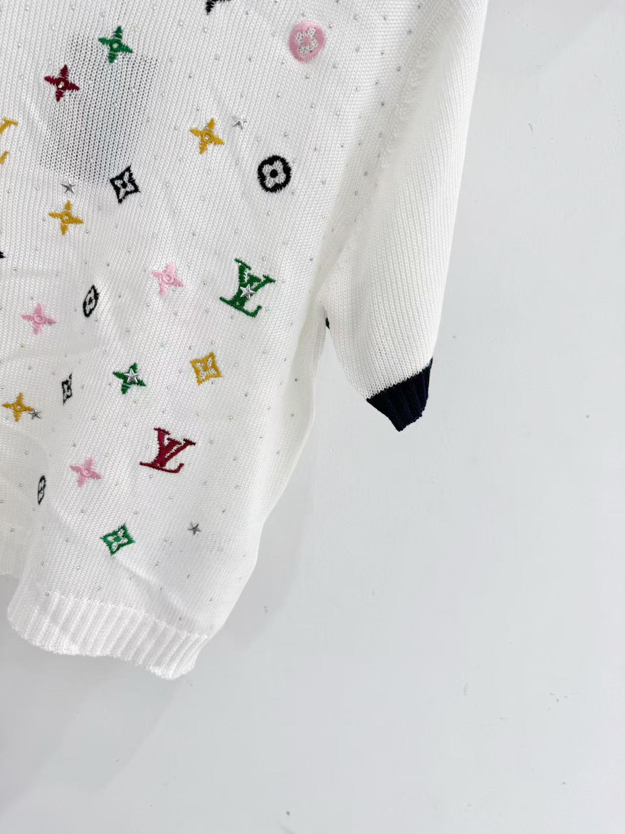 LO 26Two Tone Colorful Embroidery Star Motif Short Sleeve Knit Top