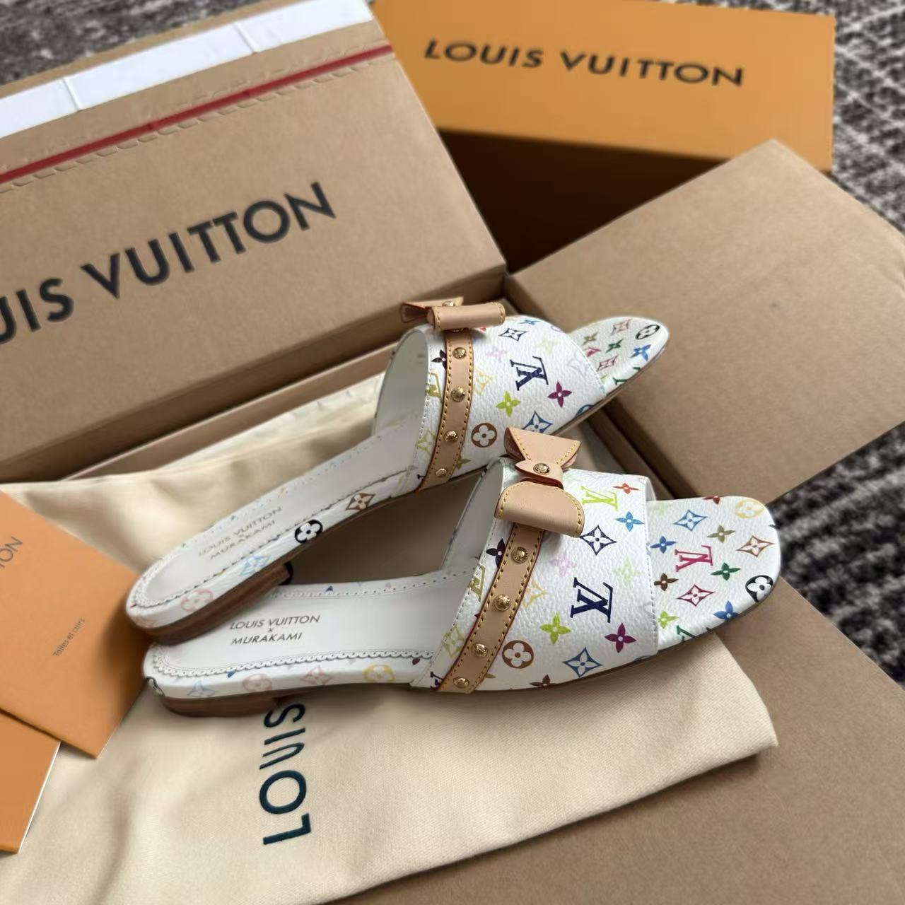 LO 26Multicolor Monogram Open Toe Slip On Mules Cowhide Bow Decor Flat Slippers