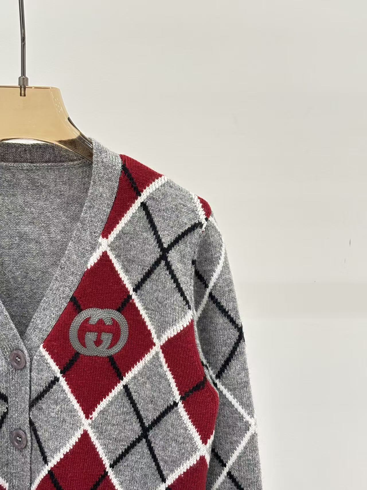 GU 26Argyle Check Embroidered Knit Cardigan