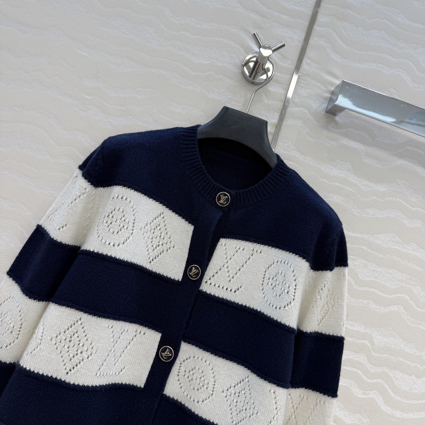 LO 26 Round Neck Hollow Logo Striped Knit Jacket