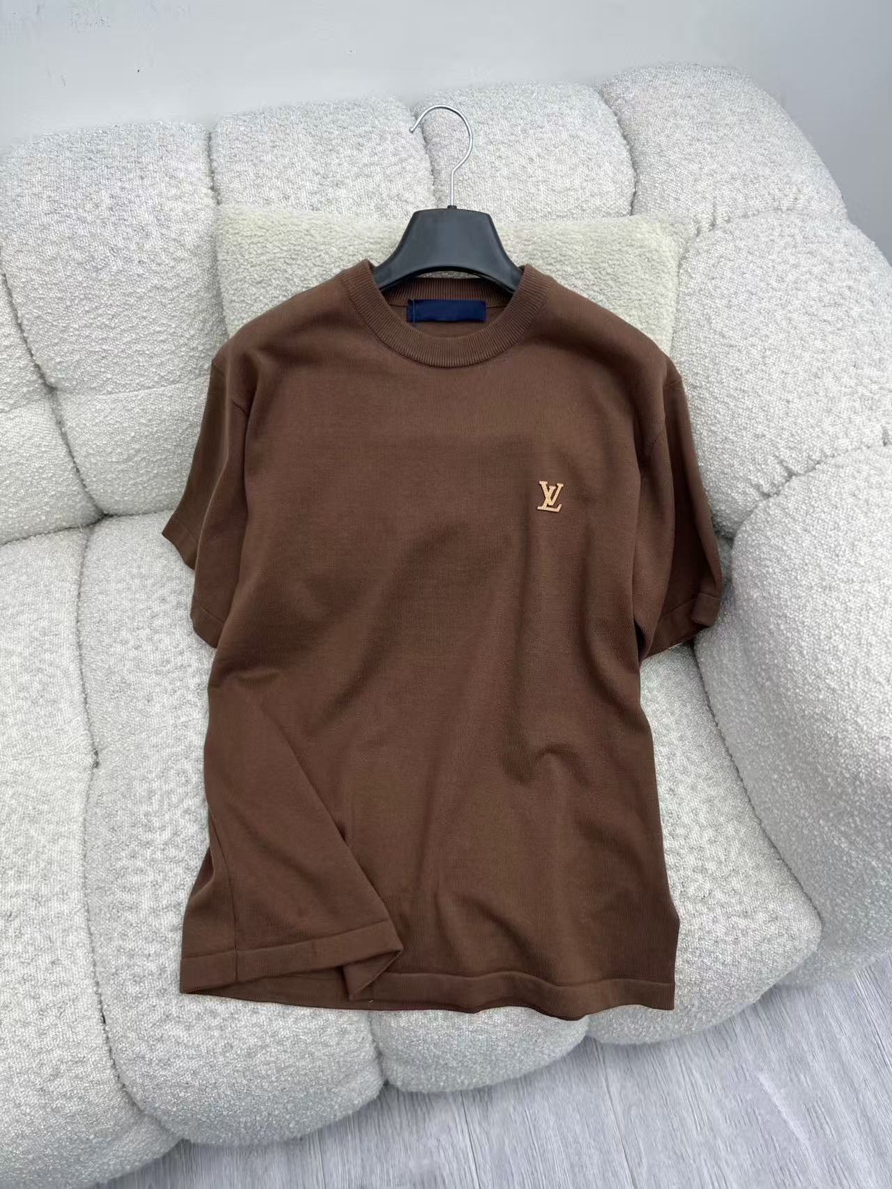 LO 26Coffee Crew Neck Fine Knit Short Sleeve Top Tiny Embroidery Logo On Chest