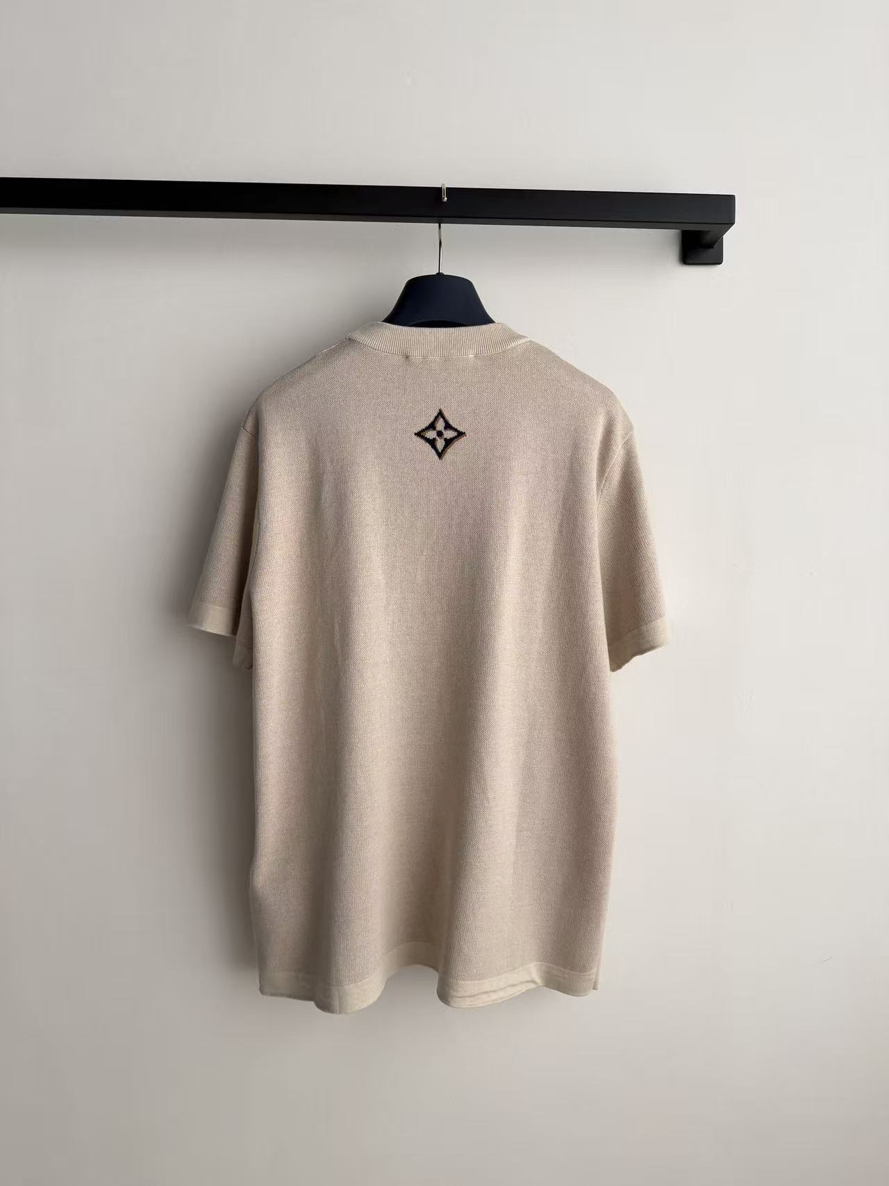 LO 26 Malletier  Letter Embroidery Knit Short Sleeve Top