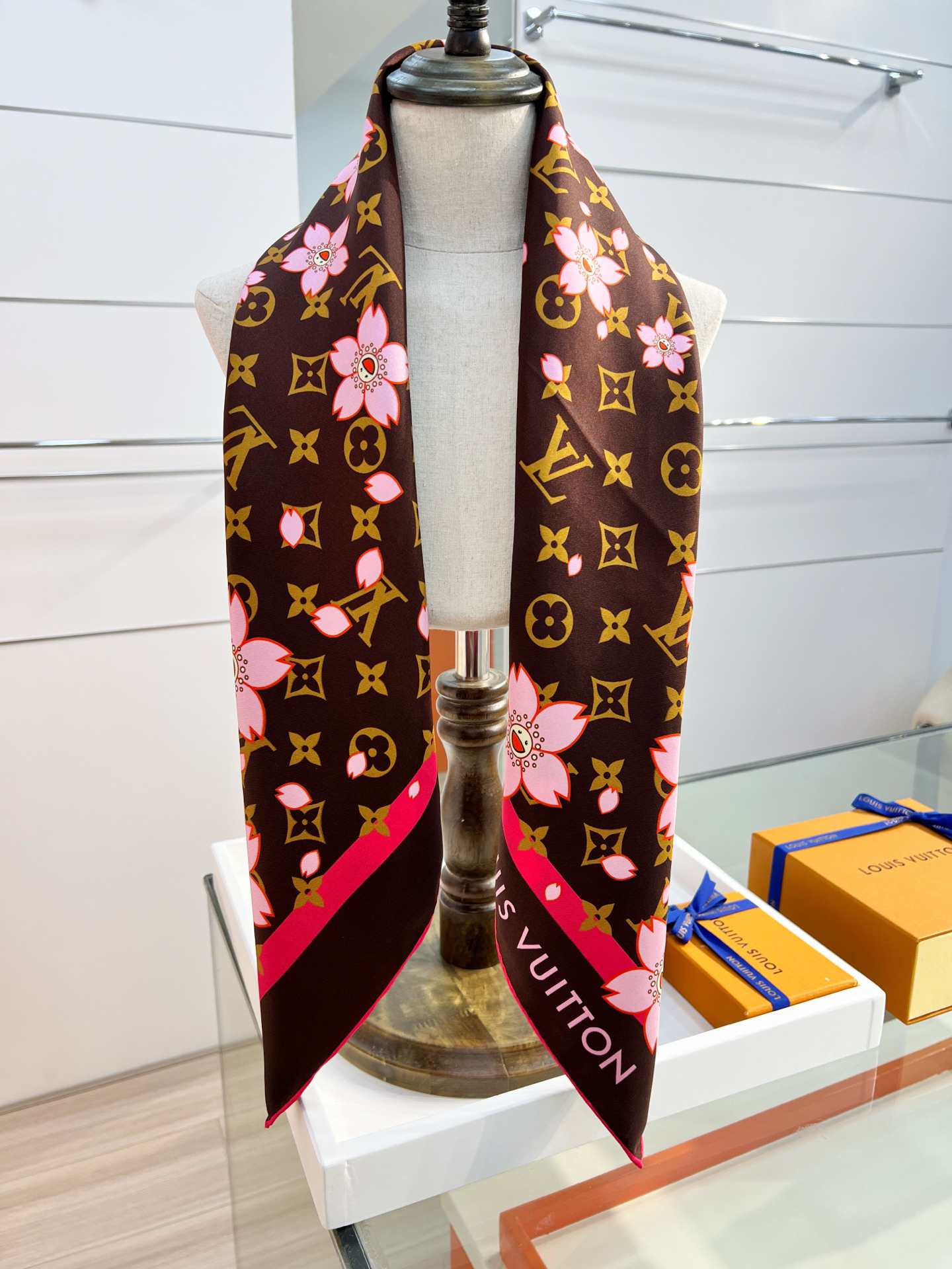 LU18mm top-quality silk double-sided with the same colour 90cm silk square market