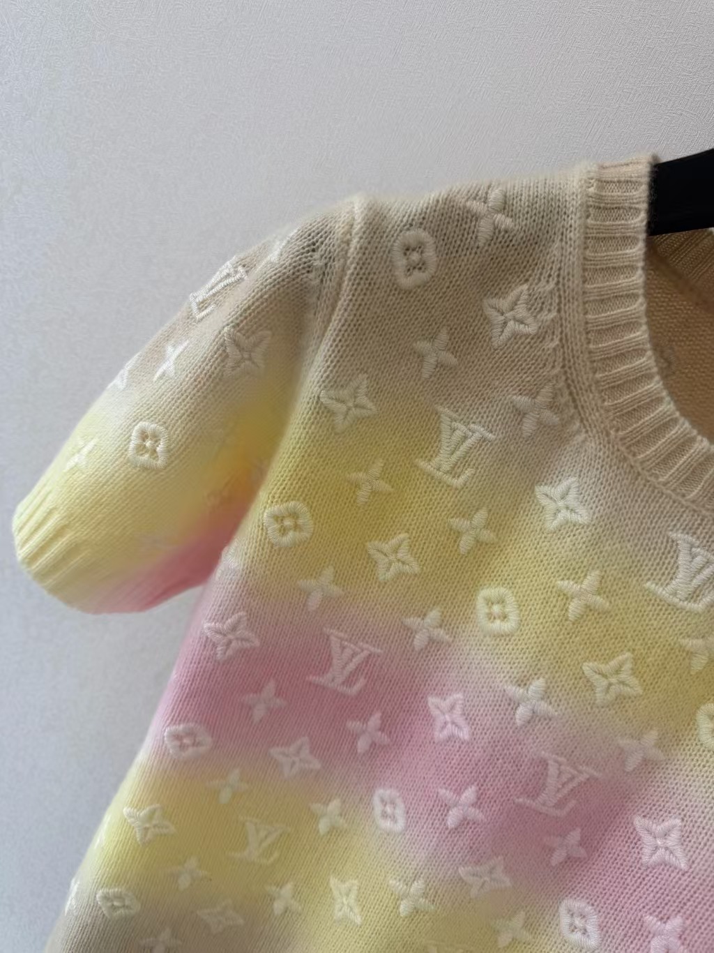 LO Louis 26 Spring/Summer new arrival gradient knittedshort sleeve