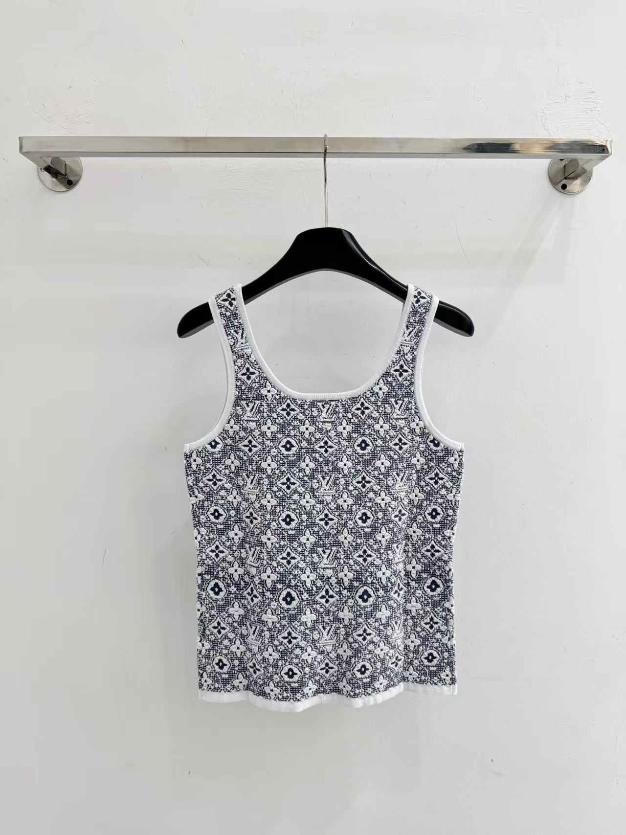 LO 26 Scoop Neck Full Motif Print Slim Fit Sleeveless Cami